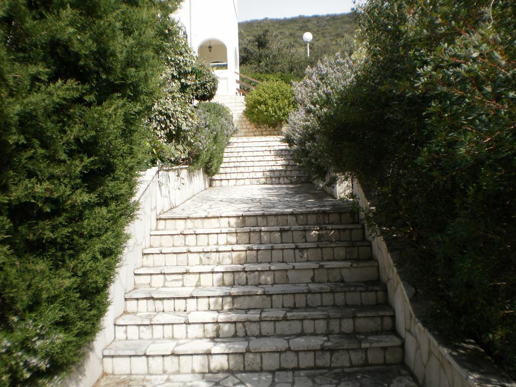Apartments Pinezic Martinscica  Exterior photo